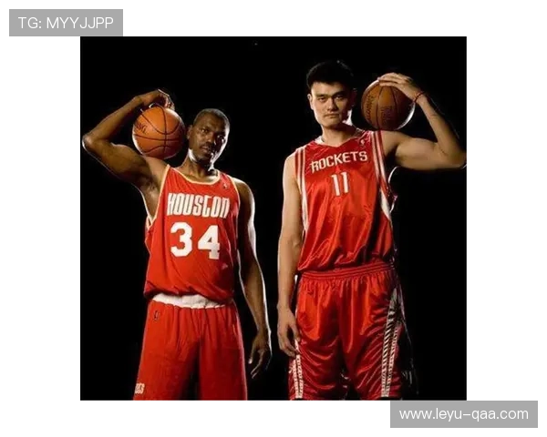 奥拉朱旺低位单打压制卡尔马龙，带动火箭内线攻防提升