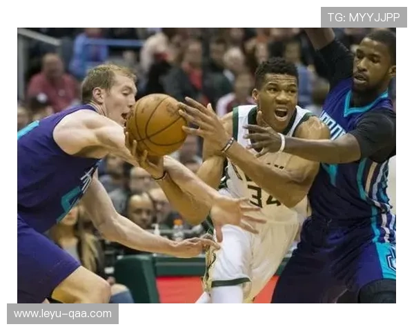 扬尼斯挡拆拉开防线效率提升显著，主导球队关键得分节奏