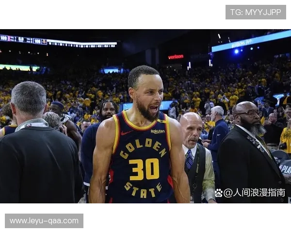 库里三分突袭拉开差距 强势主导勇士进攻体系