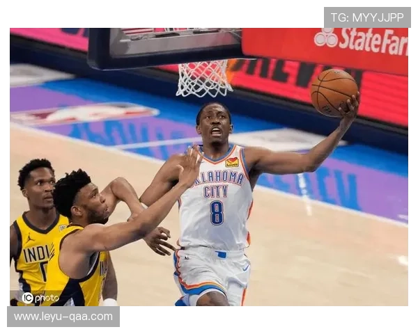 杰伦·威廉姆斯无球跑动制造空位，拉开雷霆外线空间